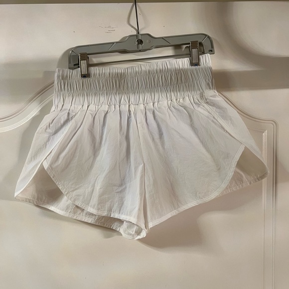 White Sporty Athletic Exercise Shorts Crinkle High Waisted Sweat Resistant Sz M! - Picture 2 of 9